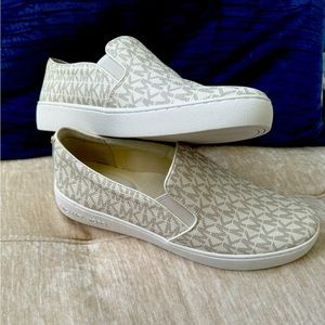 Michael Kors size 8.5 shoe